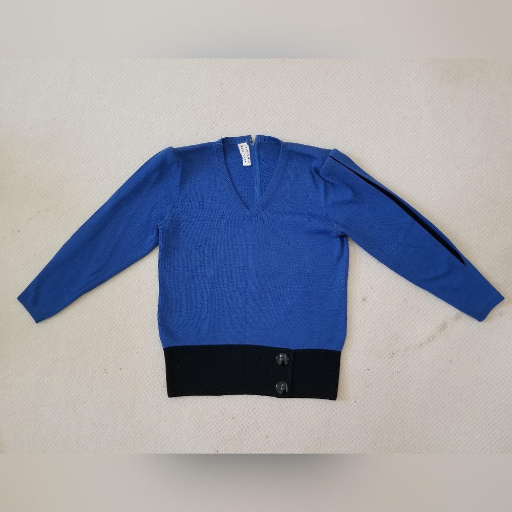 NWOT Vintage Dana Hogan Royal Blue/Blk Santana Knit V-neck Sweater. Size 8
